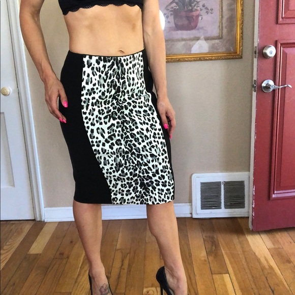 White House Black Market Dresses & Skirts - NWT White House Black Market midi skirt